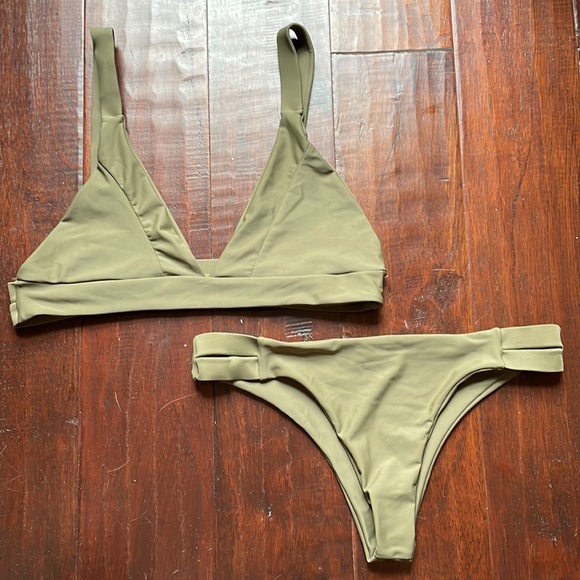 Bikini - Picture 2 of 4